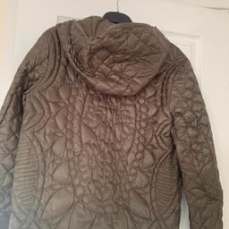 Men jacket selling because it’s to small for my son and has a little rip at the front that you can hardly see grab yourself a bargain