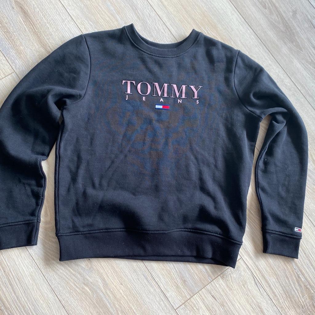 Hey ihr lieben :)
Biete hier meinen Tommy Jeans Sweater Pulli in Schwarz an ❤️
In der Gr. XS.
Privatkauf: keine Garantie oder Rücknahme