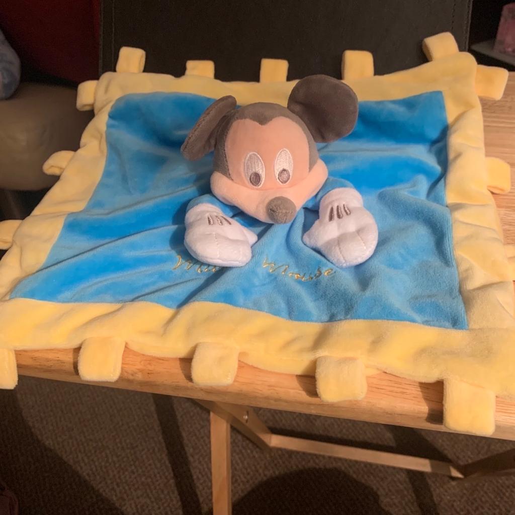 Lovely Disney Mickey Mouse comforter
10x10 blue
Good condition
