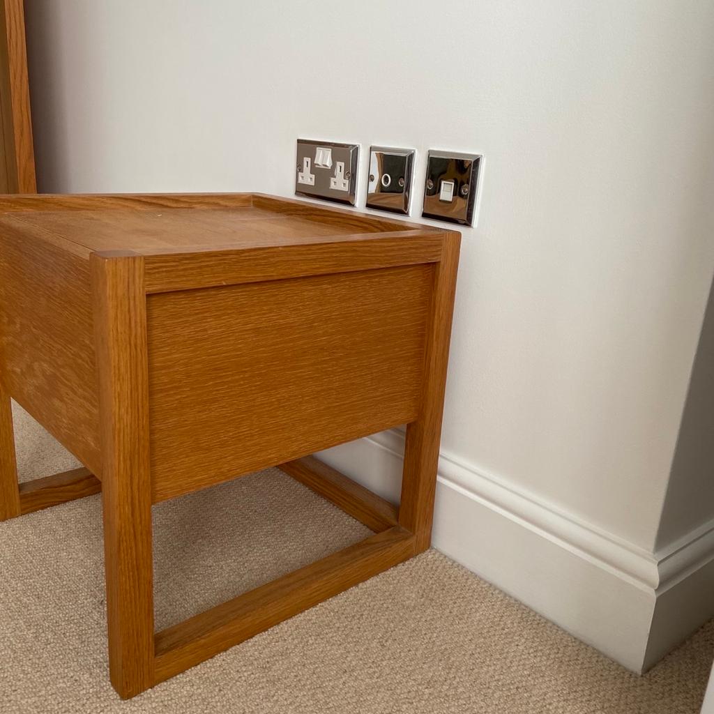 2 x Habitat Oak bedside table in CM11 Basildon für 30,00 £ zum Verkauf