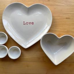 Love heart plate and bowl and 3 dipping bowls.
Never used. 

Smoke free home.