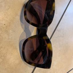 Genuine and original guess sunglasses 
Very good condition 
The written on one side is not complete as shown in the picture 
Pet and smoke free house