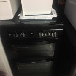 Selling this dual fuel cooker last time it was used was working fine been in storage , one of the splines behind one of the knobs needs attention as one of the knobs is off but have the knob pickup only