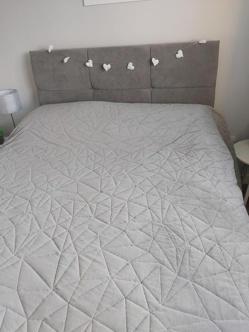 Buy & Sell Essex Southend-on-Sea - Photos for Grey double bed spread/throw