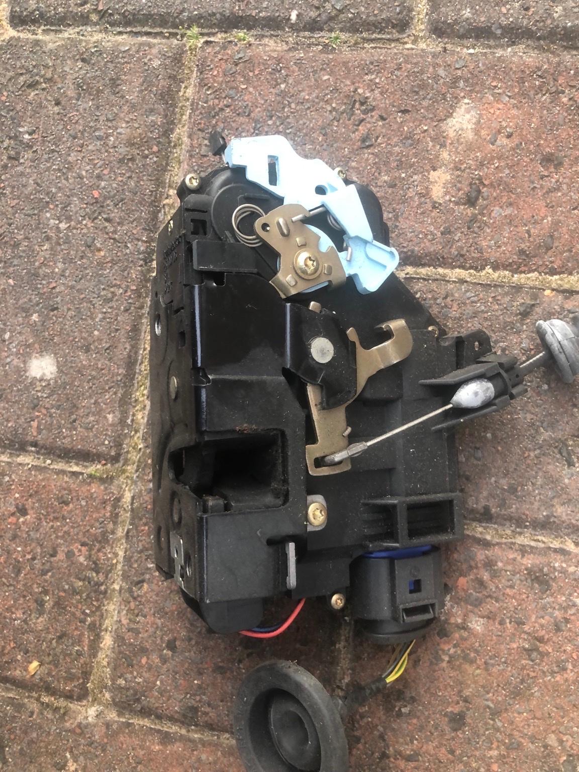 skoda-octavia-door-lock-mechanism-in-ne11-gateshead-f-r-30-00-zum