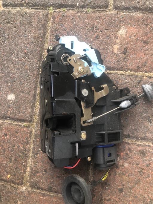 Vehicles Tyne and Wear Gateshead - Photos for Skoda Octavia door lock mechanism