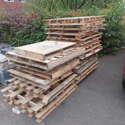 25 wood pallet free to collect the from bolton BL3