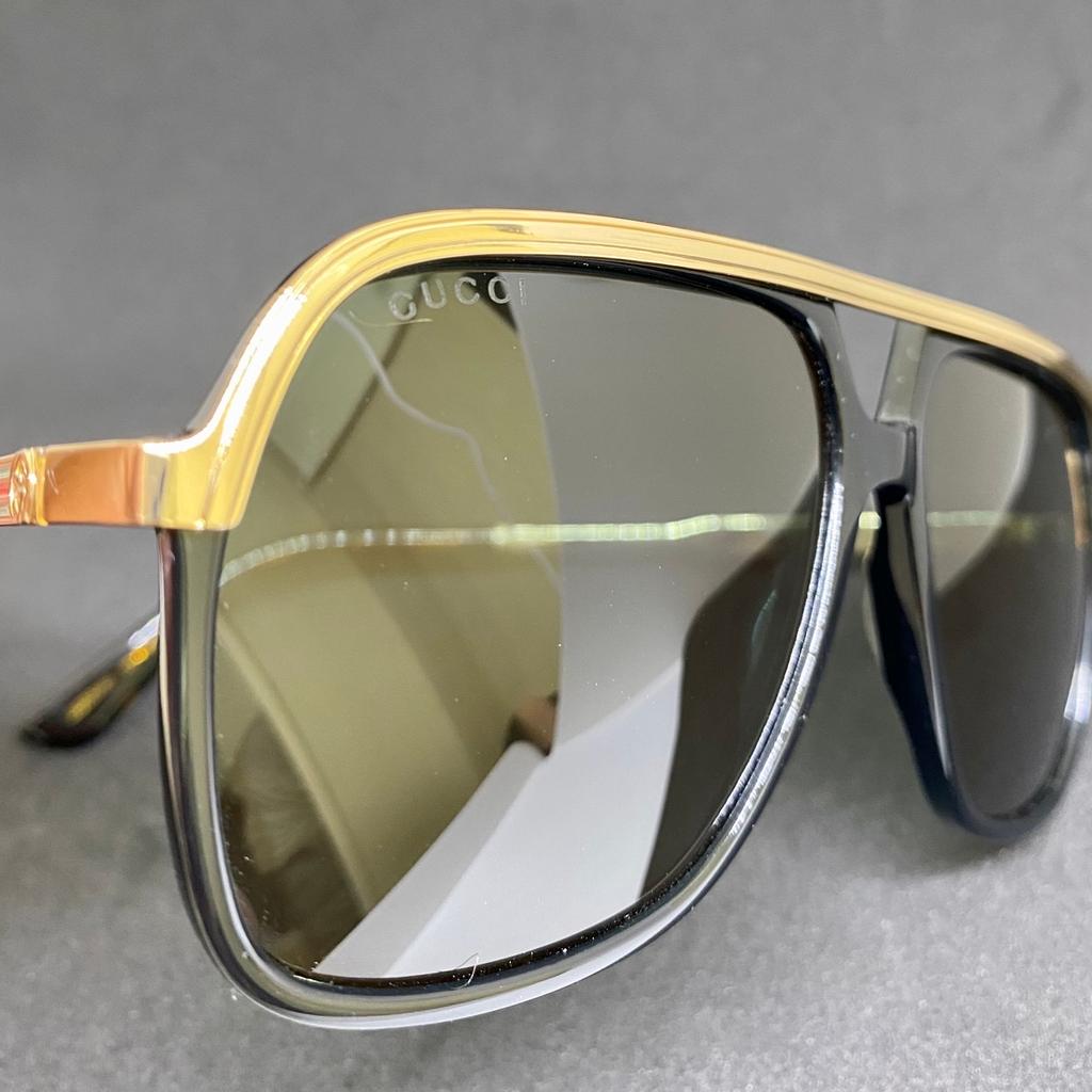 Mens Gucci sunglasses. Used but like new still not worn much, no scratches original Not fakes