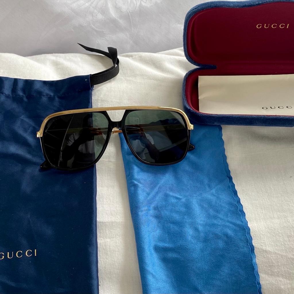 Mens Gucci sunglasses. Used but like new still not worn much, no scratches original Not fakes
