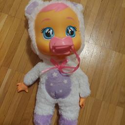 Hallo verkaufe diese süße Puppe sie leuchtet und spielt Schlaflieder und macht Babygeräusche bei Interesse einfach melden lg Sophie