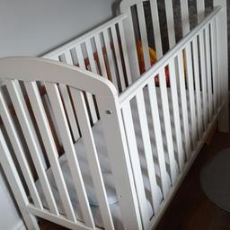 OBABY COT BED
excellent condition complete with mattress from baby elegance
24" by 47" inches
Adjustable by 3 different stages
will include fitted cot sheets and bumper with this price
Pick up
B75 5EQ
Pet free home
Used only a handful of times
Pick up only