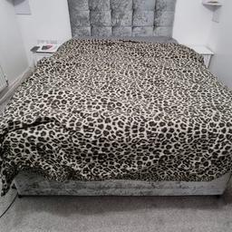 Double Bed with Headboard, without mattress. Very good condition. Also comes with a matching side ottoman 
Material: satin
Colour: silver
Width: 137 cm
Length: 192 cm
Height: 40 cm
Headboard: 70×138 cm

Collection only.