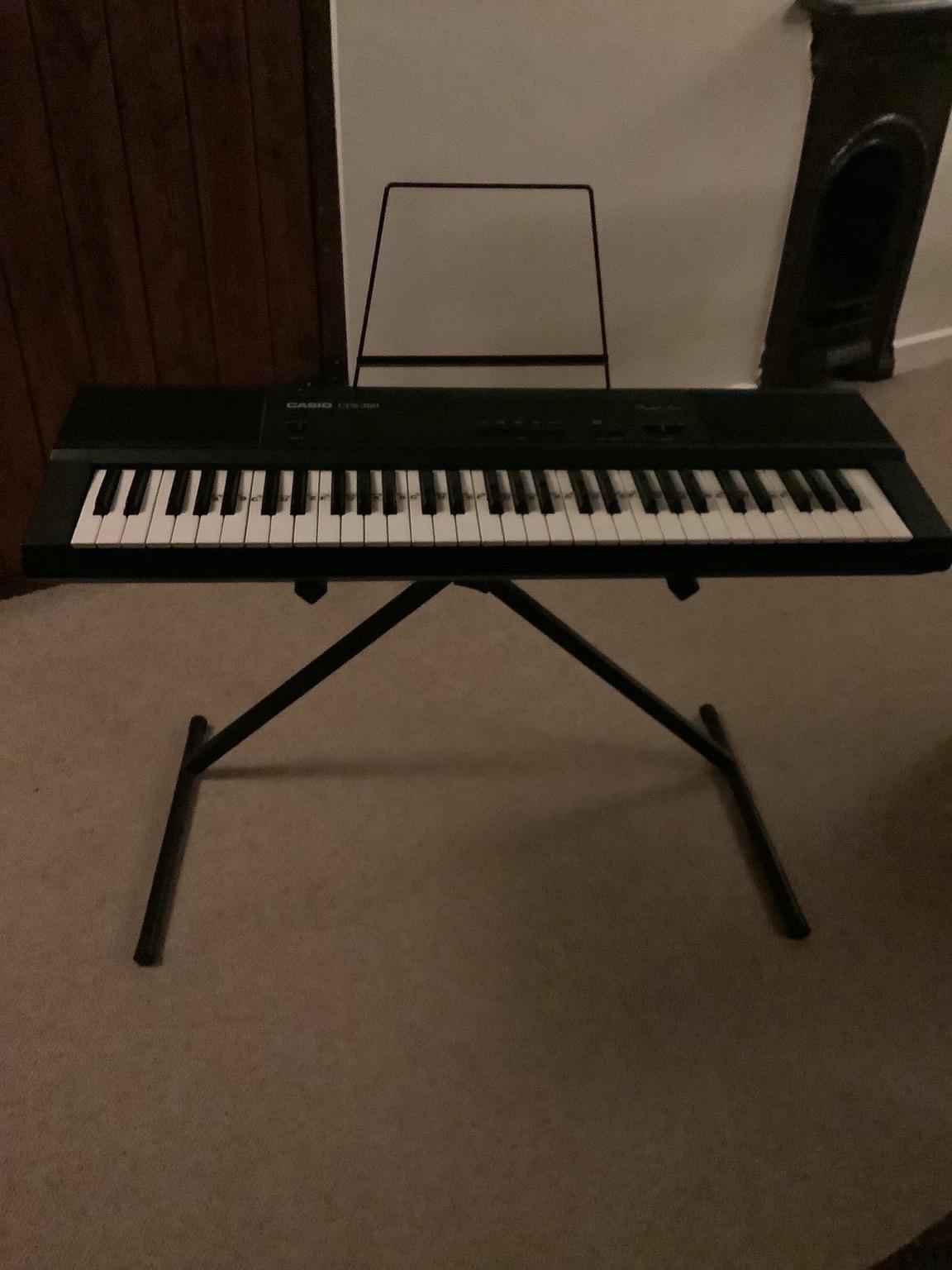 Casio CPS-300 keyboard and stand in B61 Bromsgrove für 20,00 £ zum ...