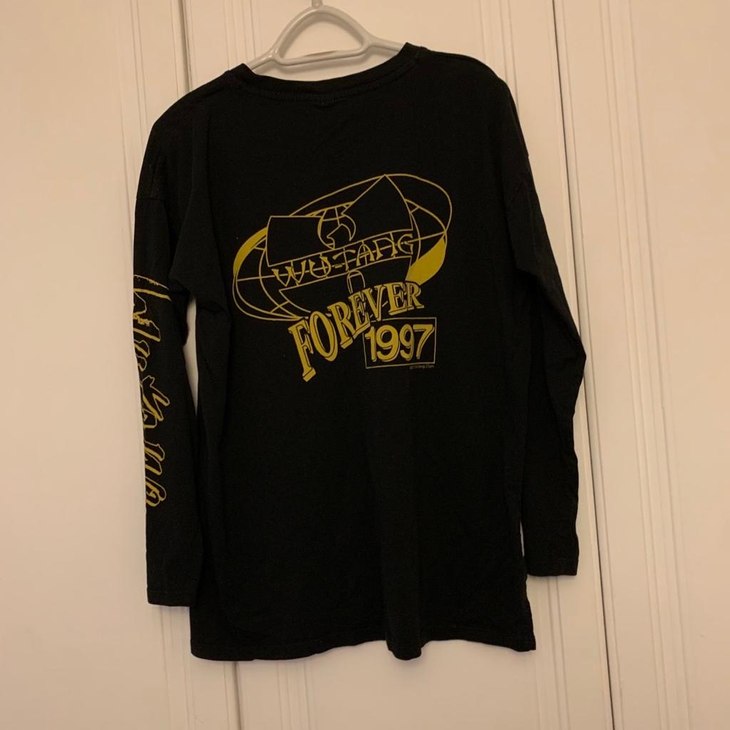 Black long sleeve crew neck top from ASOS with Wu-tang clan Slogans across the back and down the sleeves of the top in yellow writing. Original wu-tang colours. Worn a few times but still got plenty of wears to come out of it. Size medium so between 12-14. Loose fit and cosy to wear.