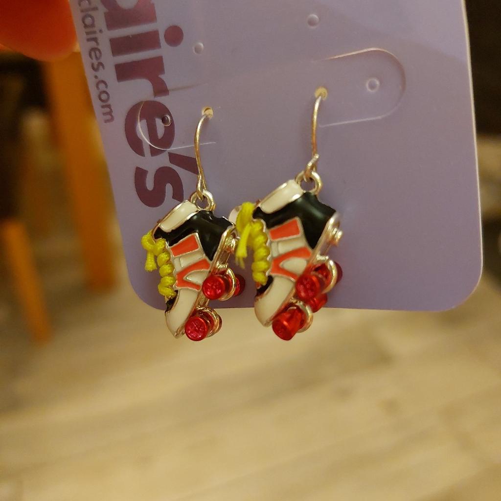 NEW - Roller skate earrings from Claire's
Unworn, unwanted gift
From smoke and pet free home Collection DY5 area
Please see my other items