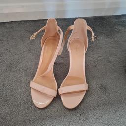 like new worn once
brand is Papaya
Peach coloured
size 4
collection or postage available
