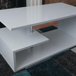 gloss white coffee table in excellent condition. 

W90 x D45 x H40cm