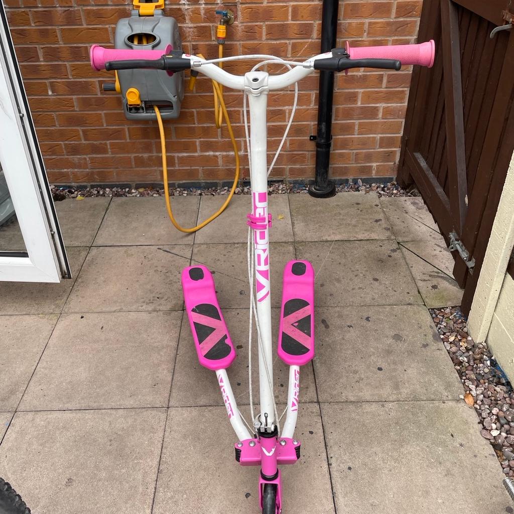 Flicker scooter in B65 Sandwell for £9.00 for sale | Shpock