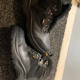 Work boots excellent condition like new, just need laces,  no marks, size 7
