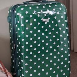 An excellent suitcase to be used for your next holiday. Was part of a set, keeping the other sizes and letting this go. Still has wrapping from new.

28cm size so not cabin suited

Has combination lock. 4 rotating wheels.

Inside is quality and lined.

It does have expansion capabilities.

Collection only.