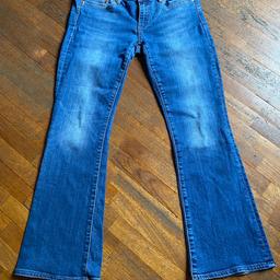Jeans donna marca GAP, taglia 28 Short Curvy ( ma
mica tanto), perfetto, colore azzurro medio. Possibilità di provare, Milano centro.