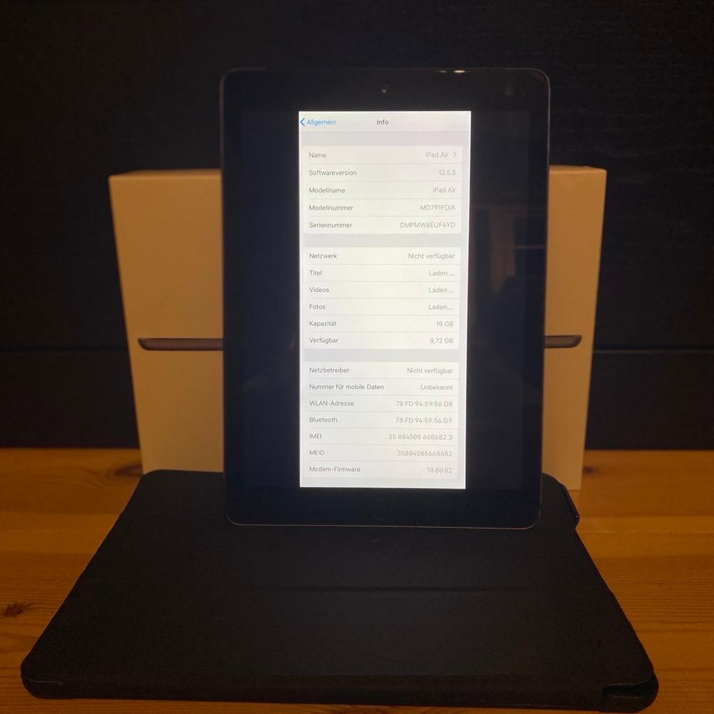 - Inklusive iPad Hülle

-Farbe: Spacegrau

-Speicherplatz: 16 GB

-Außerdem ist der Homebutton etwas locker.

-Hinten im iPad ist eine Delle, wodurch vorne auf dem Screen ein leichter „Lichtfleck“ ist (siehe Bild 2&4)

-Überweisung und Paypal möglich

-Porto extra