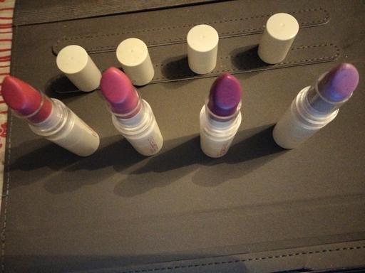 Buy & Sell Clayton Doncaster - Photos for New colourtrend Avon Lipsticks.