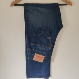 Men's Levi Jeans 506
Excellent condition
Size W30 L32
Regular fit