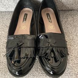 Patent loafer size 5 
In excellent condition 
Collect from W9 or can post