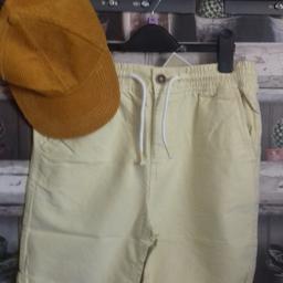 THIS IS FOR A SMALL BUNDLE OF BOYS ITEMS

1 X MUSTARD COLOURED CAP FROM PRIMARK - ONE SIZE - ADJUSTABLE
1 X CREAM SHORTS FROM VERY - KNEE LENGTH

PLEASE SEE PHOTO
