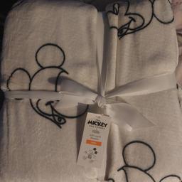 Brand New Mickey Mouse 
King Blanket.
white with Mickey heads.
paid £18 last week.
asking for £10.
