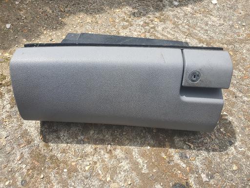 Vehicles Ealing Southall - UB2 - Photos for Mercedes w210 grey glove box