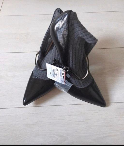 Buy & Sell Seven Sisters North London - Photos for Zara high heels with socks size 6/39