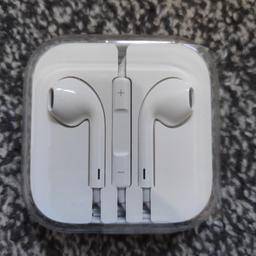 Up for sale are Brand new in box sealed Genuine Apple iPhone Earpods Headphones.

brand new in case.

Perfect for use with iPhone, ipad, mobile or tablet.

Note, these are not the Bluetooth ones, it is the wired design which uses aux jack.