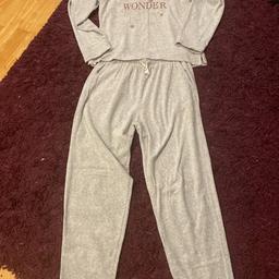 Winter pjs
Excellent condition
Pj bottoms have pockets
Cash and collection only