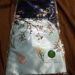 large square 90cm×90cm silk or satin scarf
Brand new and unworn item 
lovely and soft to touch
any query just ask 
collection or by  mail
thanks for looking