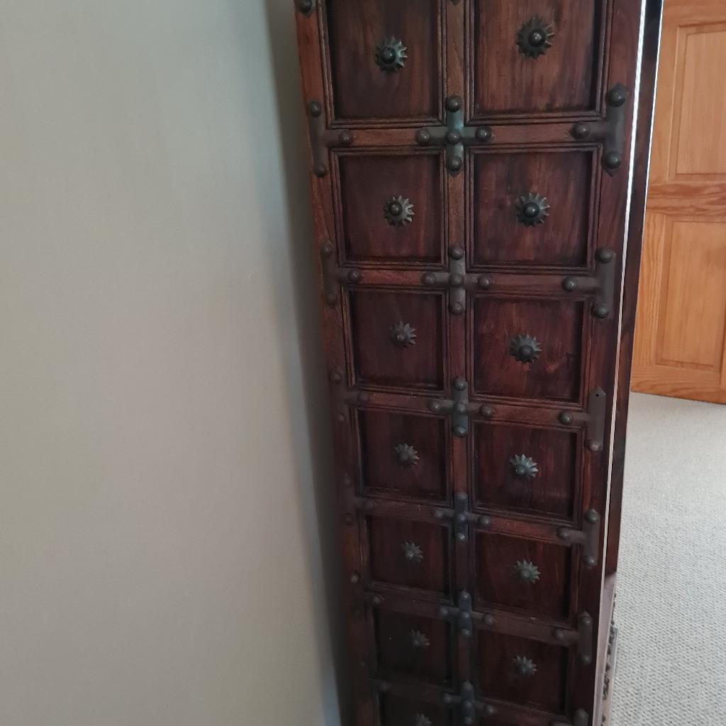 Beautiful heavy quality solid oak bookcase.
Fantastic iron stud detailing. Iron rings to drawers.
Collection only or can deliver locally.
No PayPal. No posting.