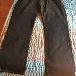 Verkaufe eine ungetragene Herren Jeans der Marke Tommy Hilfiger. Die Größe ist 38 / 30 Farbe Dunkelblau