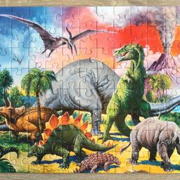 Ravensburger Puzzle XXL 'Unter Dinosauriern', für Kinder ab 6 Jahren, 100-teilig. L 49 x B 36 cm.