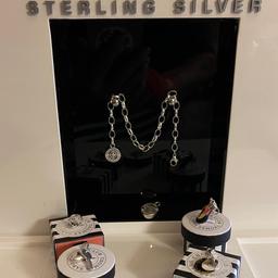 925 Sterling Silber… Das Armband hat eine Länge von 22,5 cm….

‼️Preise ab 8€ gerne gegen Angebot‼️

Bei Versand übernimmt der Käufer die Versandkosten. Diese sind nicht im Preis enthalten. 

Es handelt sich um einen Privat Verkauf.