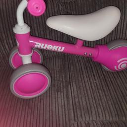 baby girls balance bike only had 2 weeks granddaughter don't like it. age 12/24m onky used inside on carpet