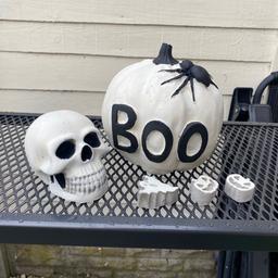 Suitable for indoor and out
Black and white
Boo pumpkin 13cm
Skull 6cm
2 small pumpkins 2cm
Ghost 2.5cm
Collection only
Other colours coming soon
