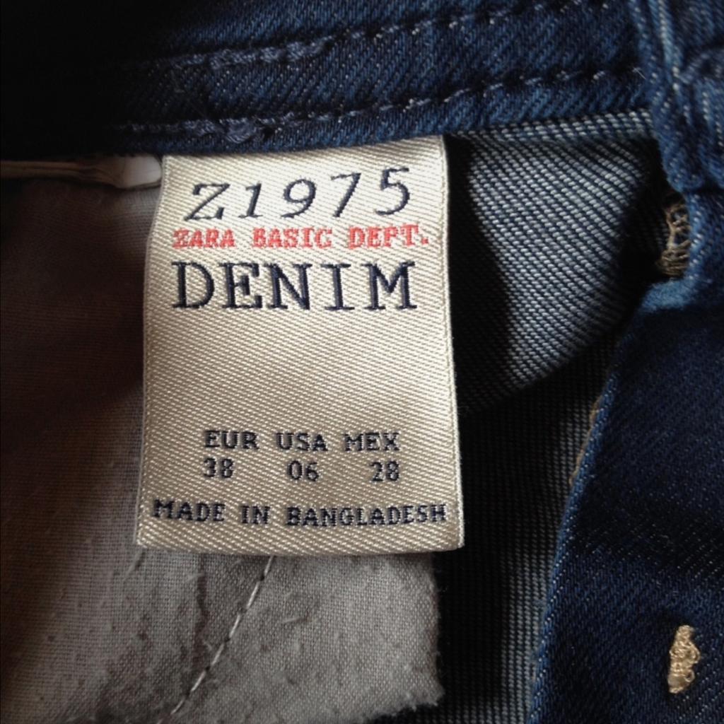Jeans dunkelblau von Zara, Gr. 38

Preis zzgl. Versandkosten (ich verschicke standardmäßig unversichert, falls ein versicherter Versand erwünscht ist bitte ich dies beim Kauf zu erwähnen)

Keine Garantie und keine Rücknahme!