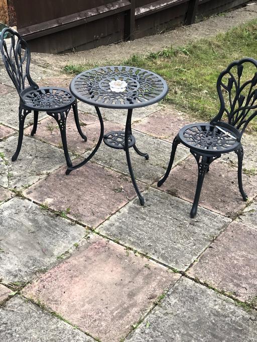 Buy & Sell Hertfordshire Hertsmere - Photos for cast aluminium table and chairs