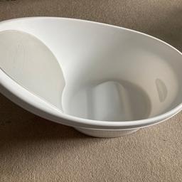 Baby bath for 0-12 months, used but in a very good condition. White with grey elements.