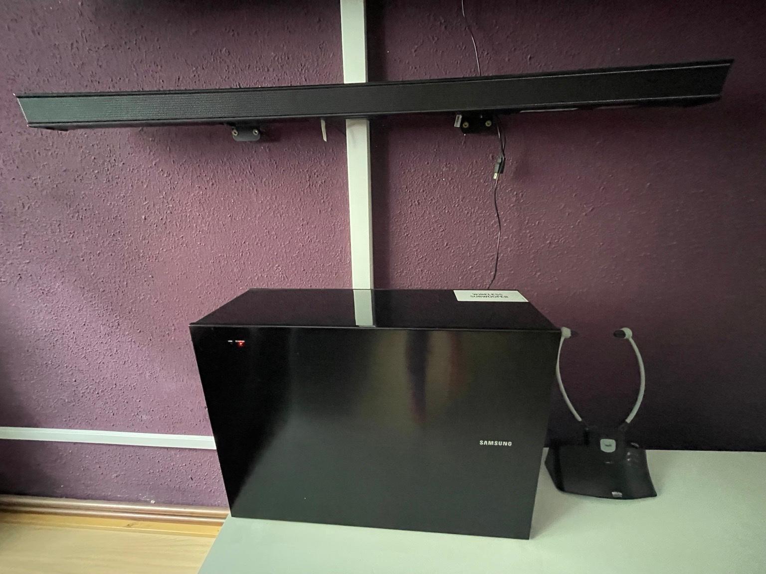 Samsung Curved Soundbar + Wireless Subwoofer in 9020 Klagenfurt für €