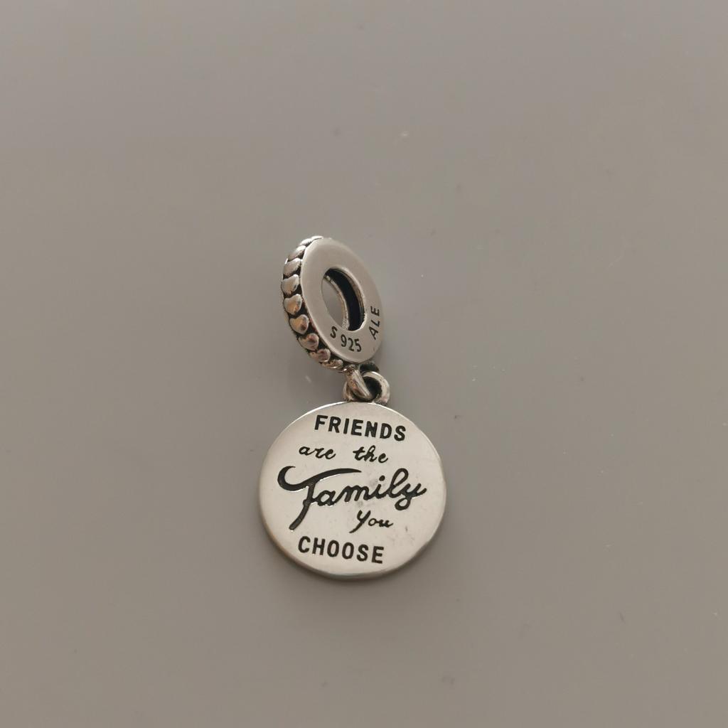 Reads friends are the family you choose
Great condition, hardly been used.
More charms are listed on my page