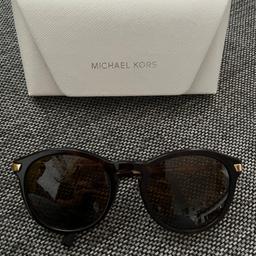 Verkaufe meine kaum getragene Sonnenbrille der Marke Michael Kors mit 0,5 Dioptrien.

Privatverkauf, daher keine Rücknahme!