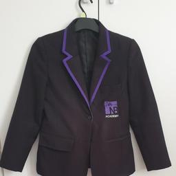 **OPEN TO OFFERS**
In used condition. North Birmingham Academy Girls Blazer Size 31, can fit a child from 11 - 14 years old, depending on height.
£20 ono COLLECTION ONLY
♡Most items are brand new or used but in excellent condition, I have kids items, womenwears & household items, plz view them on my page🙂