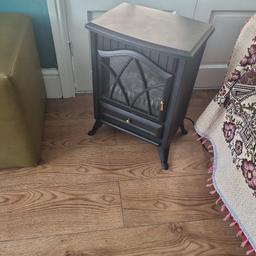 ELECTRIC FIRE WITH LIGHT IN EXCELLENT CONDITION